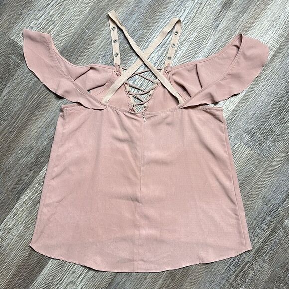 ESSUE • Med • cold shoulder top w/ruffle • soft rose pink • like new - Picture 3 of 8